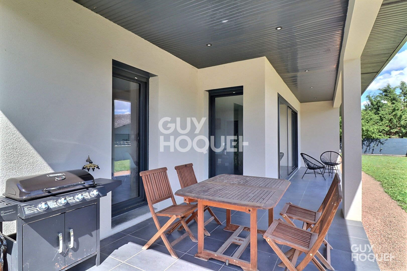 GRÉZIEU-LA-VARENNE ? Maison contemporaine de plain-pied de 126 m² avec terrain clos de 533 m² et double garage
