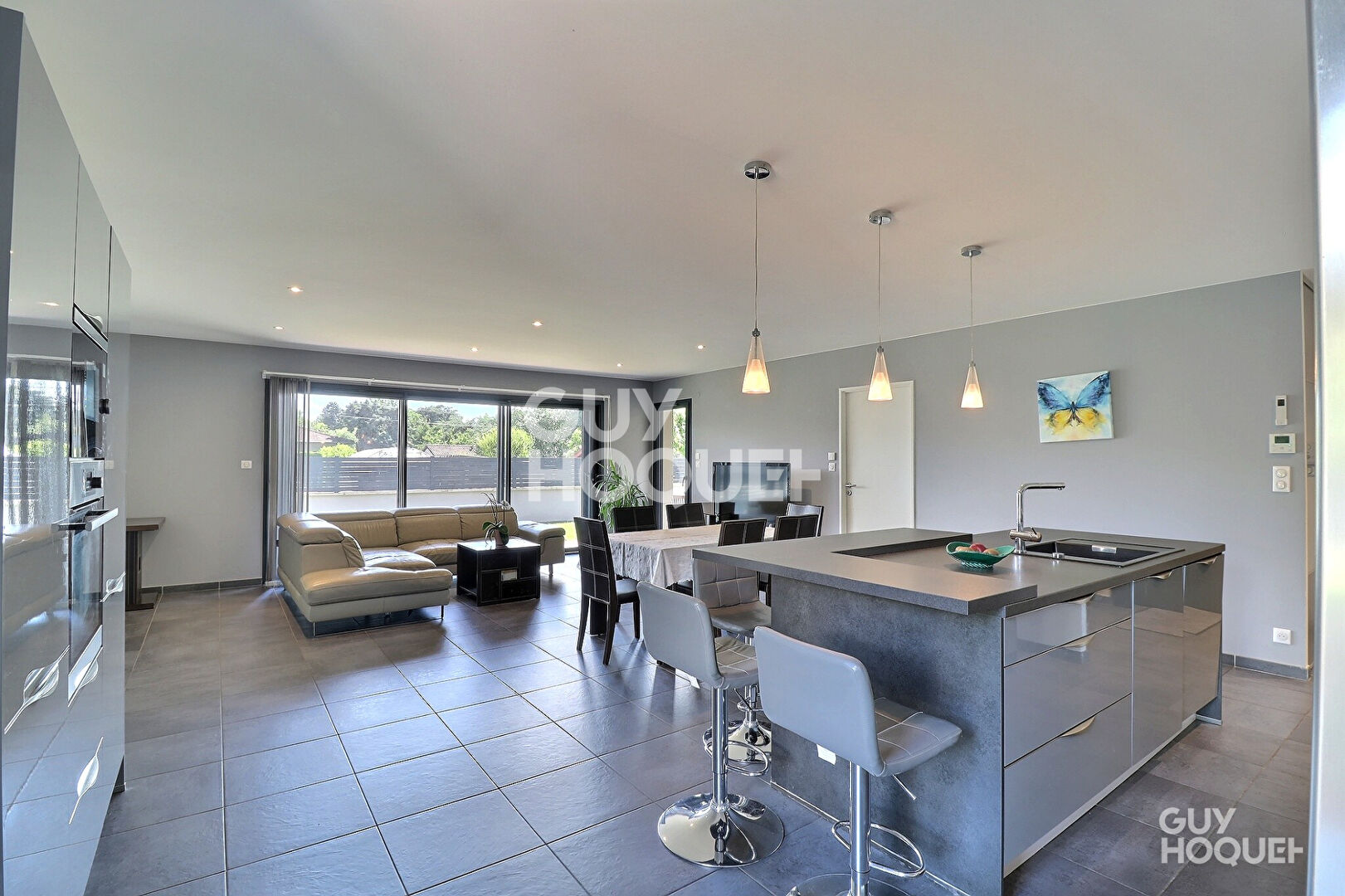GRÉZIEU-LA-VARENNE ? Maison contemporaine de plain-pied de 126 m² avec terrain clos de 533 m² et double garage