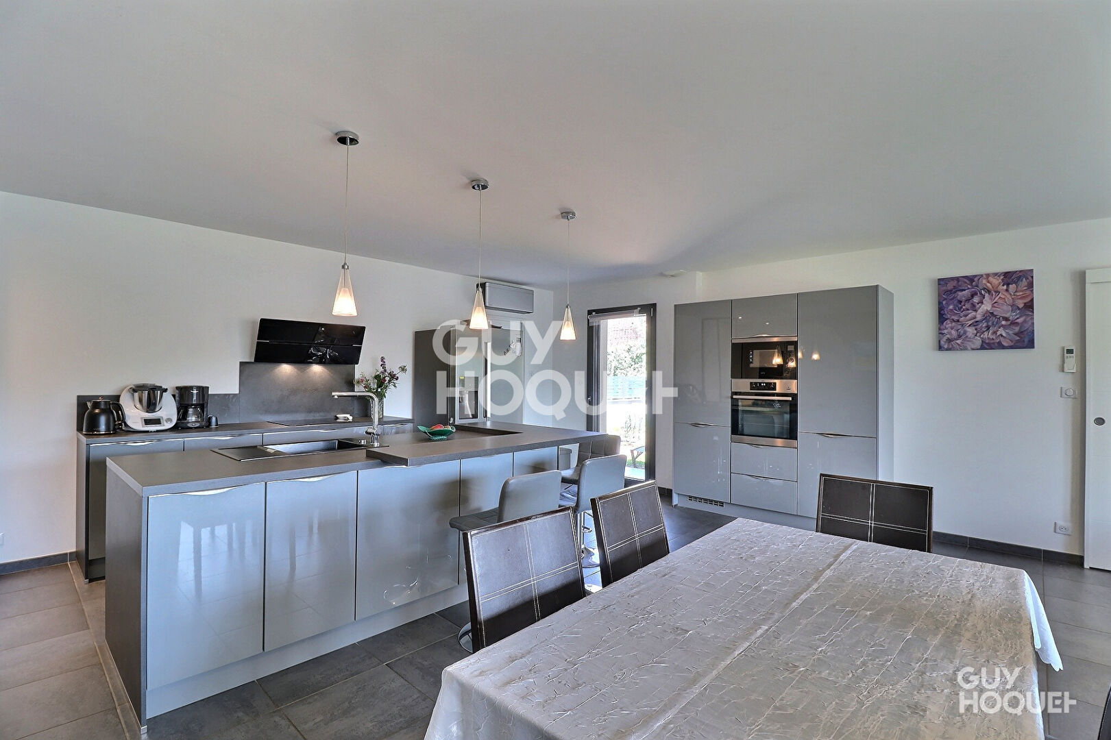 GRÉZIEU-LA-VARENNE ? Maison contemporaine de plain-pied de 126 m² avec terrain clos de 533 m² et double garage