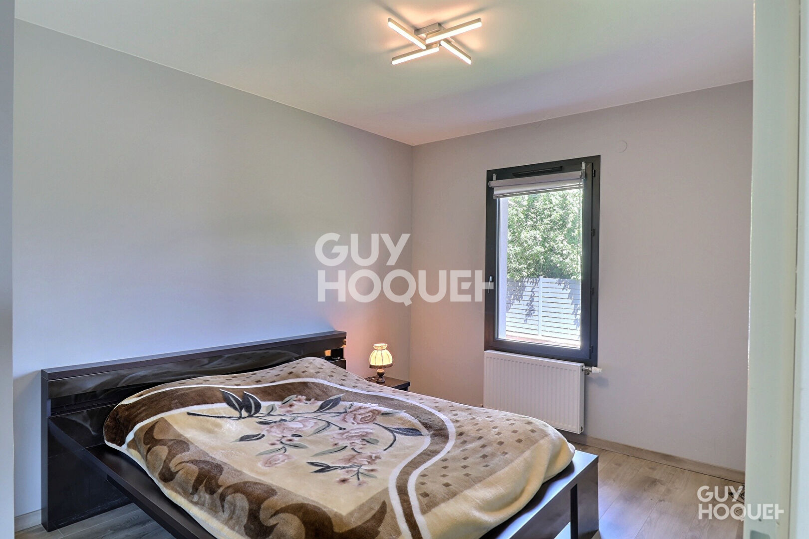 GRÉZIEU-LA-VARENNE ? Maison contemporaine de plain-pied de 126 m² avec terrain clos de 533 m² et double garage