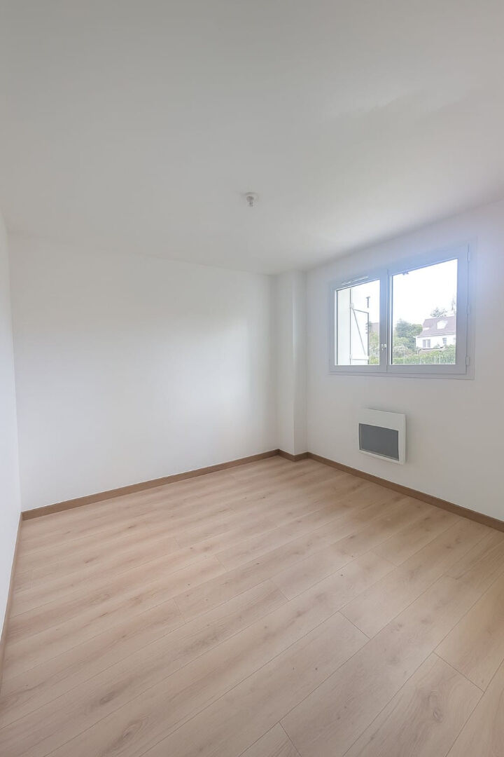 Maison  4 pièce(s) 76 m2 à Varenne Jarcy