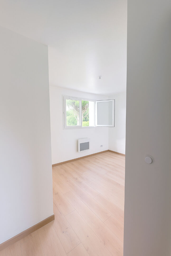 Maison  4 pièce(s) 76 m2 à Varenne Jarcy