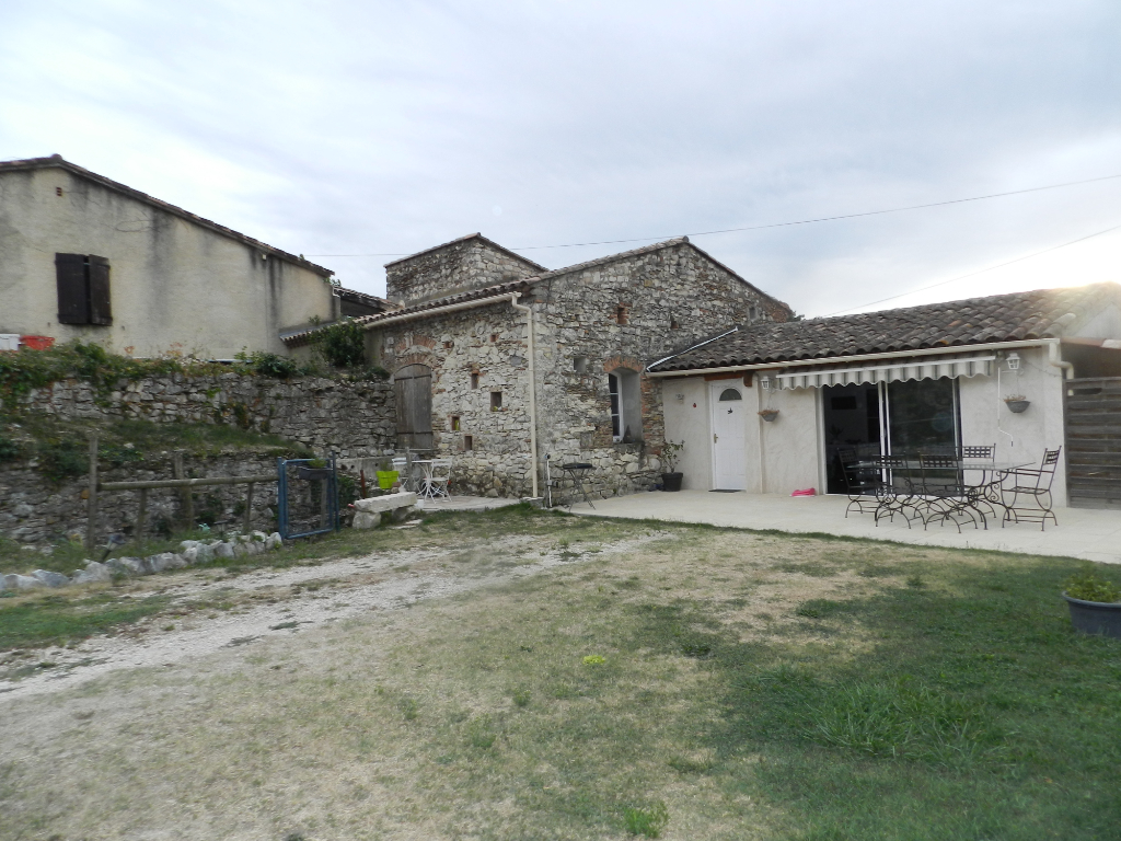 Corps de ferme à PUYGIRON (26160), d'une surface habitable de 82 m².