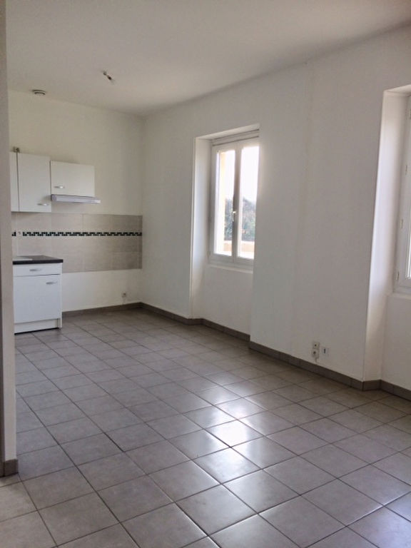 MONTBOUCHER BEAU T2  cave parkings privés