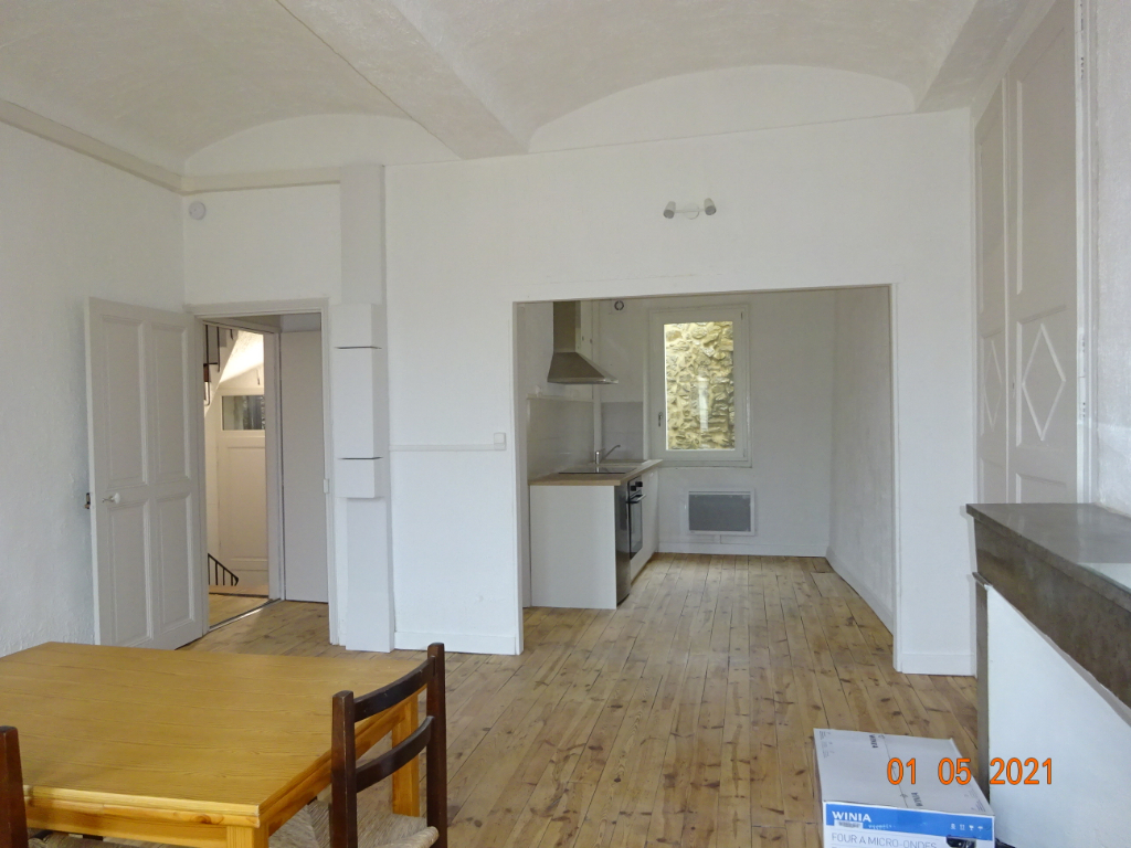 A louer SAUZET  grand T 2 , lumineux, rénové meublé ou non meublé.