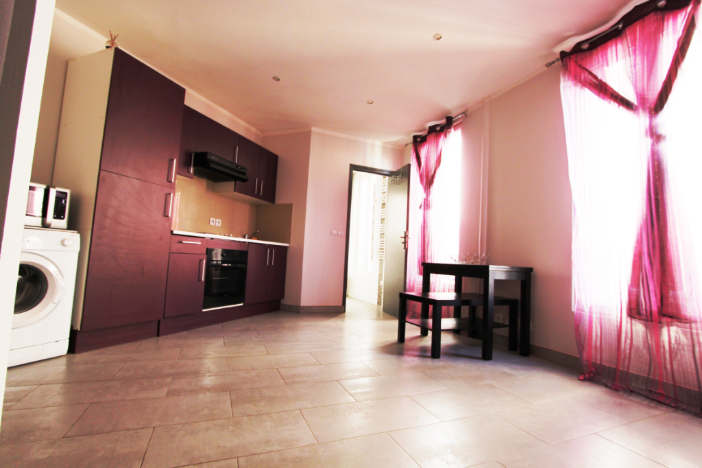 STUDIO PROCHE RER LAPLACE