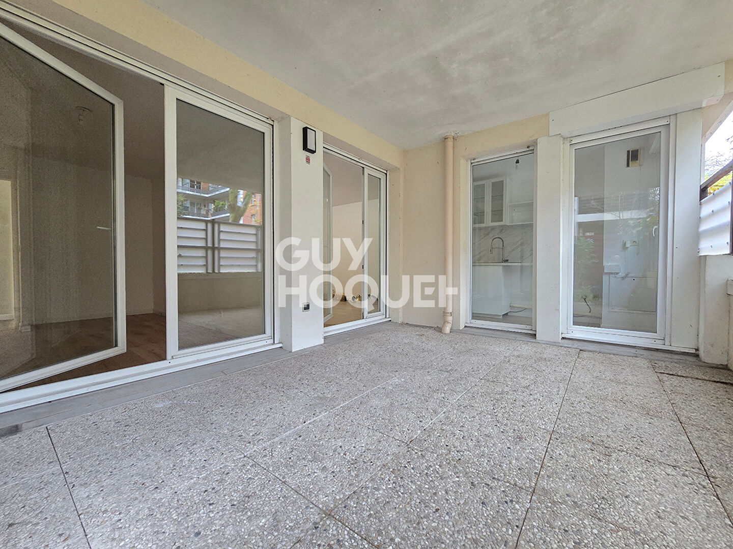 CENTRE-VILLE - TERRASSE - PARKING