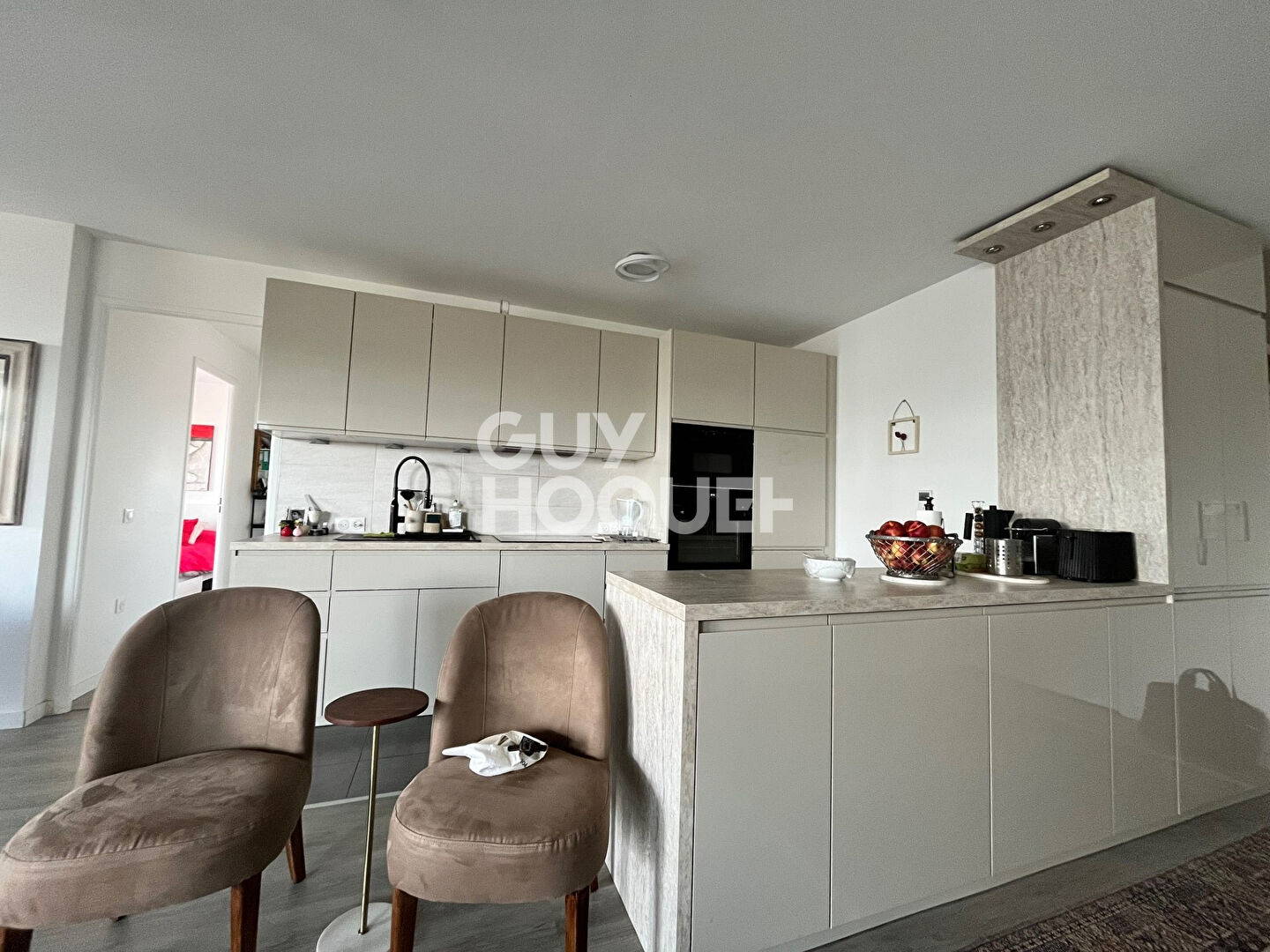 4 pièces dans immeuble récent, vue dégagée, terrasse filante