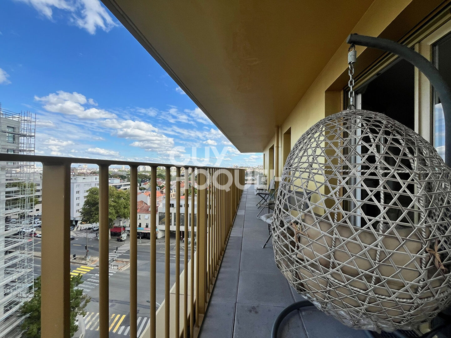 4 pièces dans immeuble récent, vue dégagée, terrasse filante