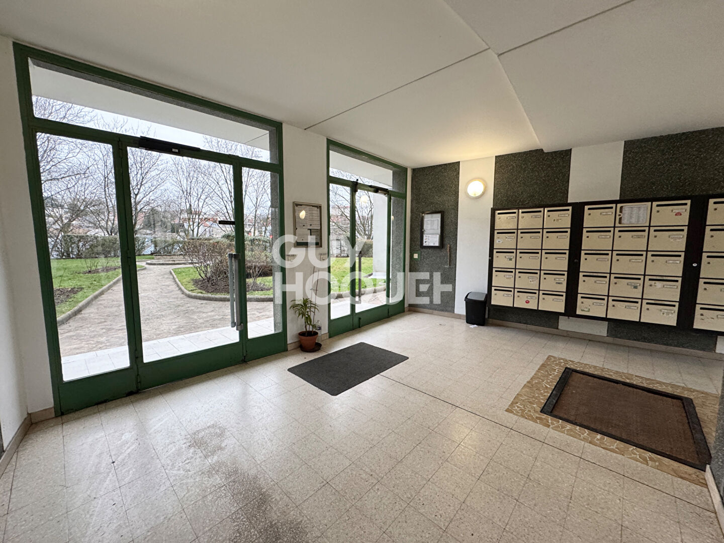 4 pièces avec balcon proche RER Laplace !