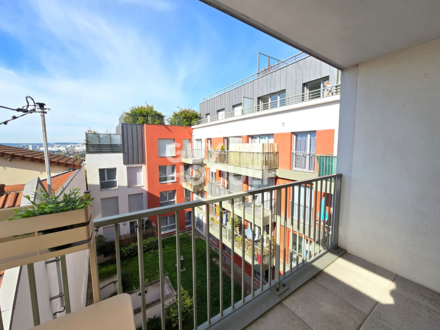 3P TRAVERSANT DANS IMMEUBLE 2017 PROCHE METRO 14