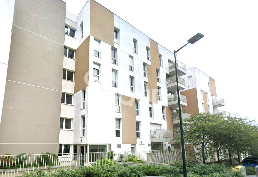 studio dans immeuble de 2015, balcon et parking