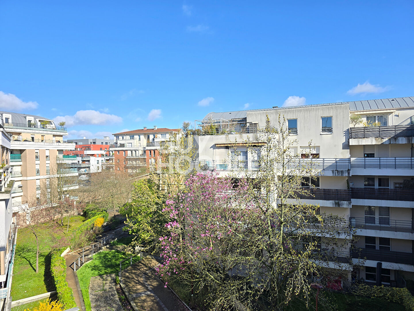 DUPLEX - 2 CHAMBRES + BUREAU - BOX et PARKING