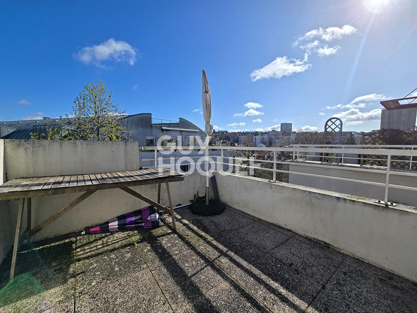 DUPLEX - 2 CHAMBRES + BUREAU - BOX et PARKING