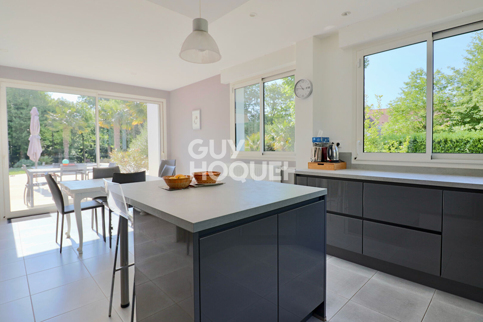 Maison avec Piscine chauffée et sous-sol