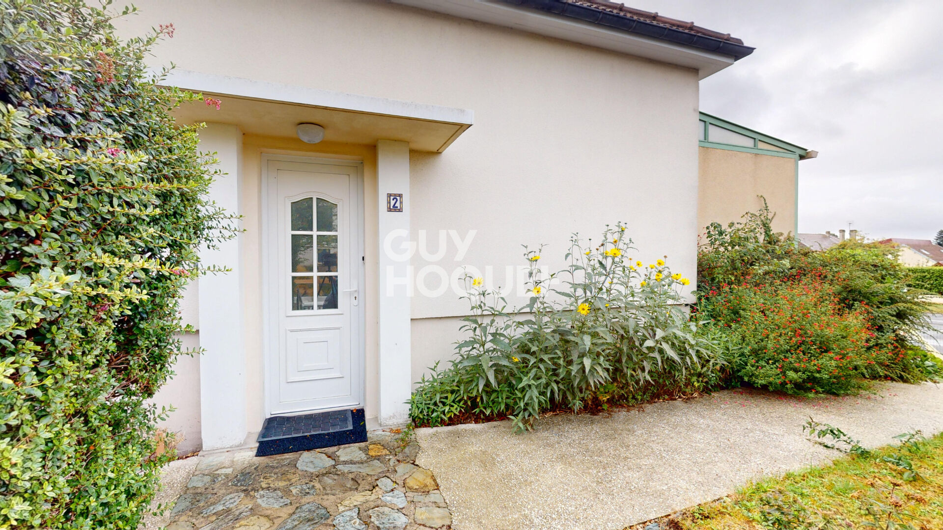 Maison au calme - sous-sol, atelier et beau jardin