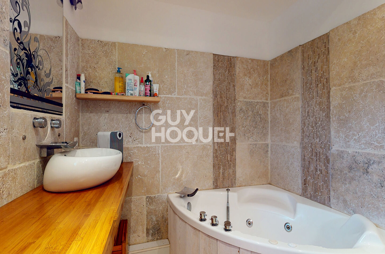 Maison en pierres rénovée