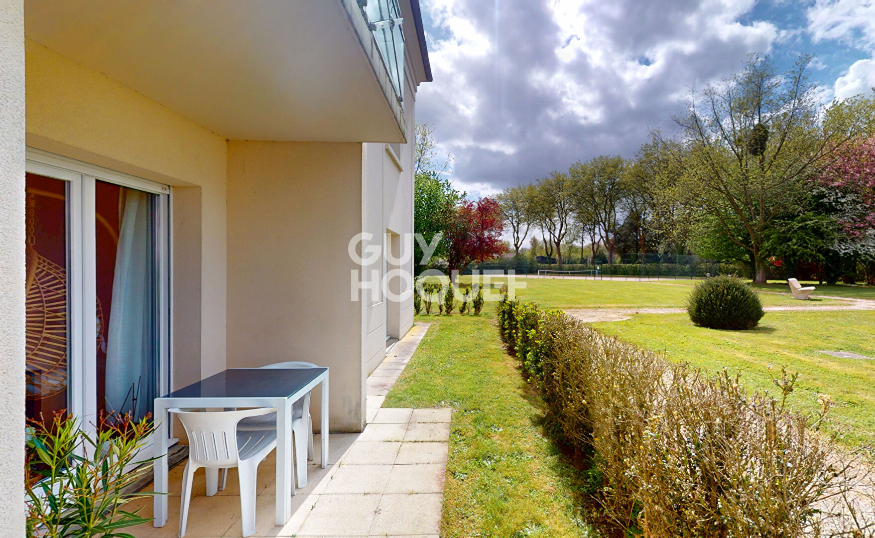 F2 rez-de-jardin + place de parking + cave