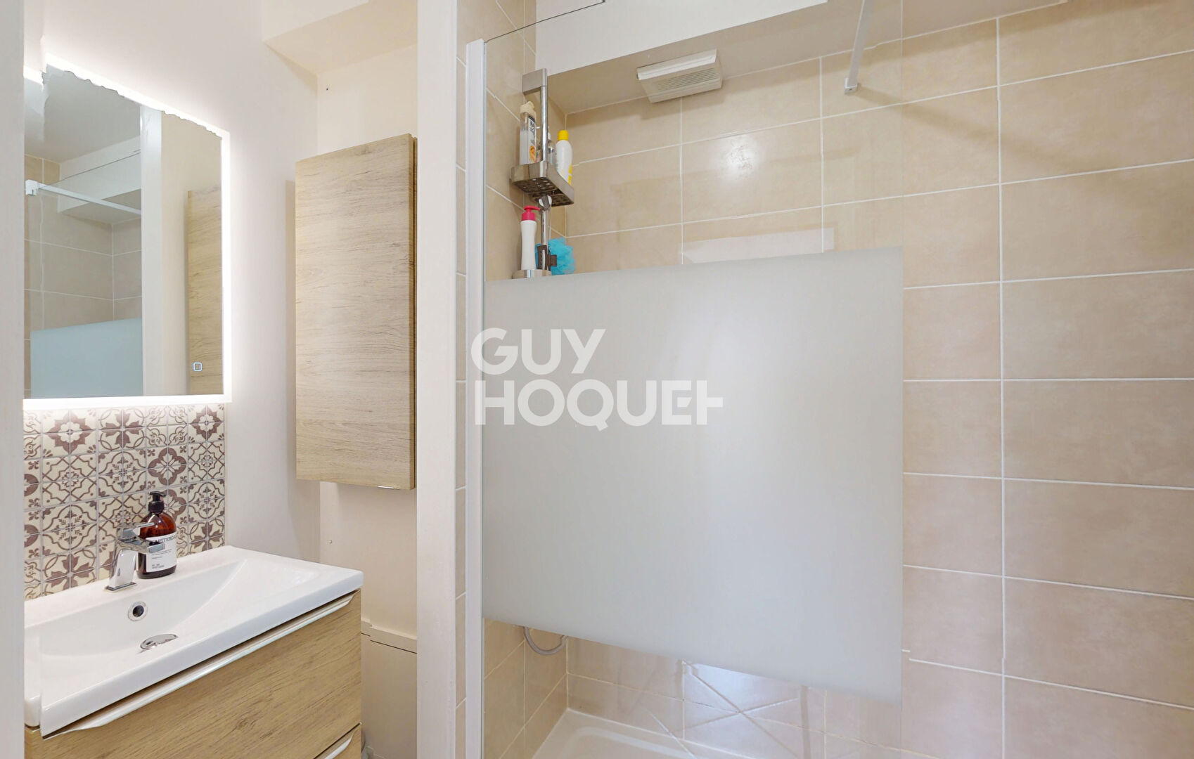 F2 rez-de-jardin + place de parking + cave