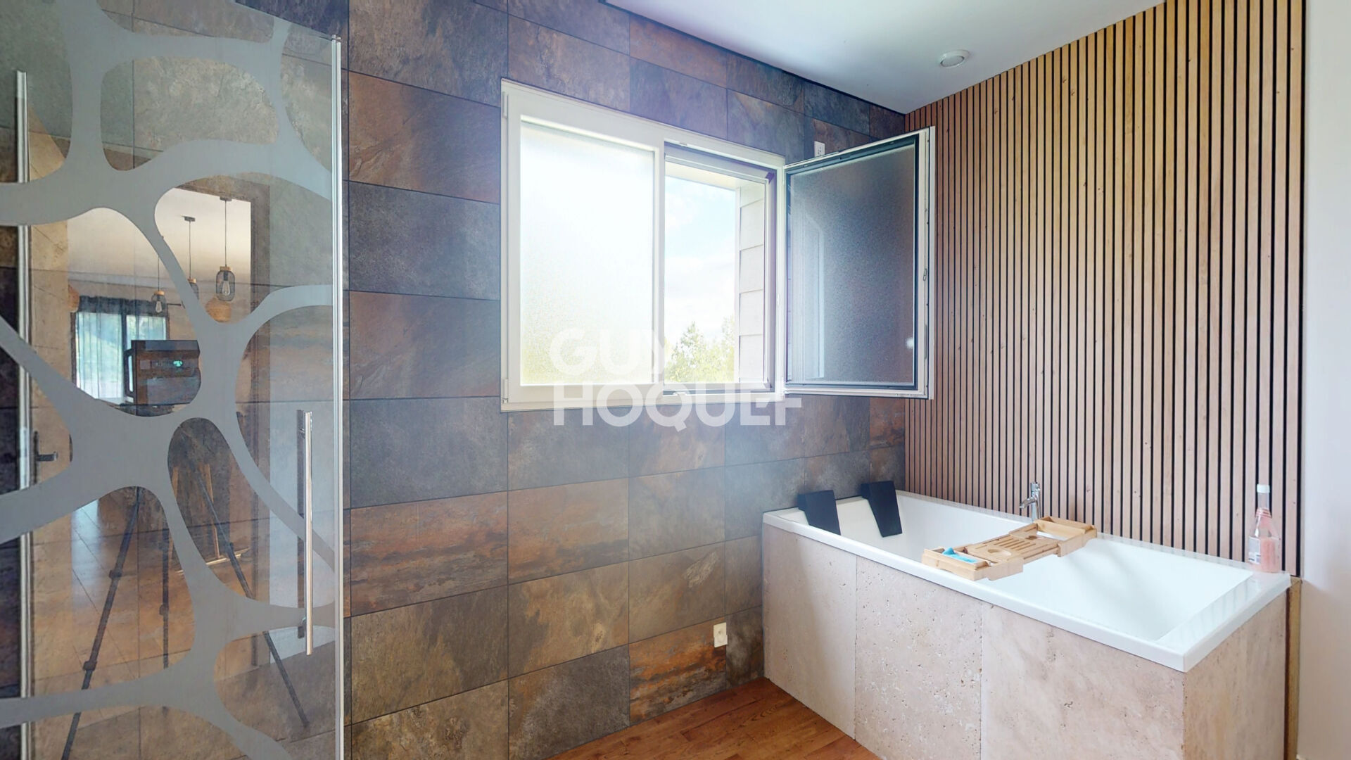 PLAIN PIED 210 m2