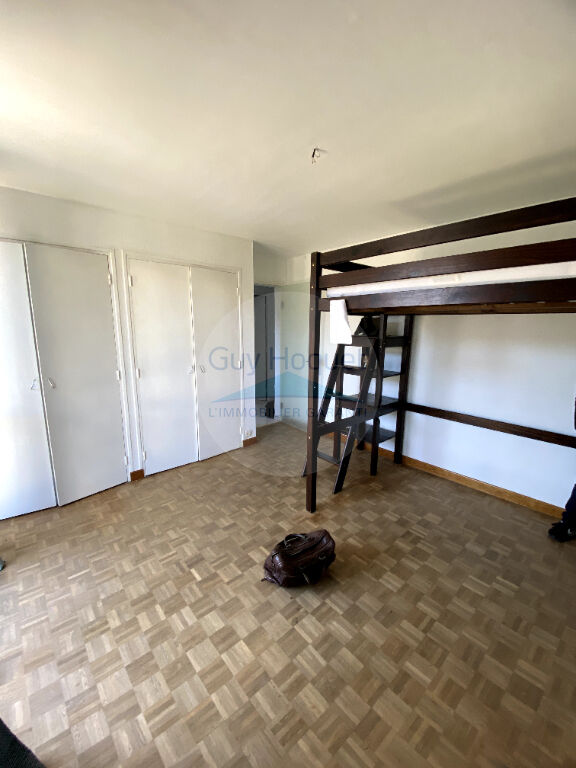 Appartement Maladrerie 1 pièce 27 m²  balcon et parking