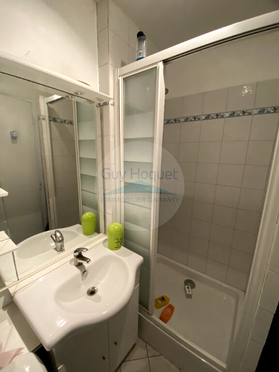 Appartement Maladrerie 1 pièce 27 m²  balcon et parking