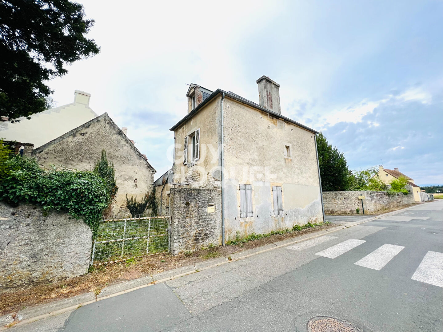 AUBIGNY MAISON DE BOURG A RENOVER