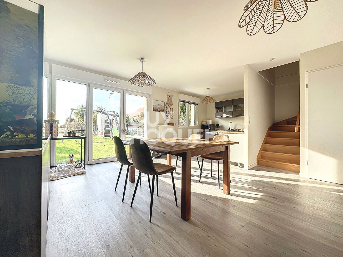 Maison récente en vente  avec garage et terrain.