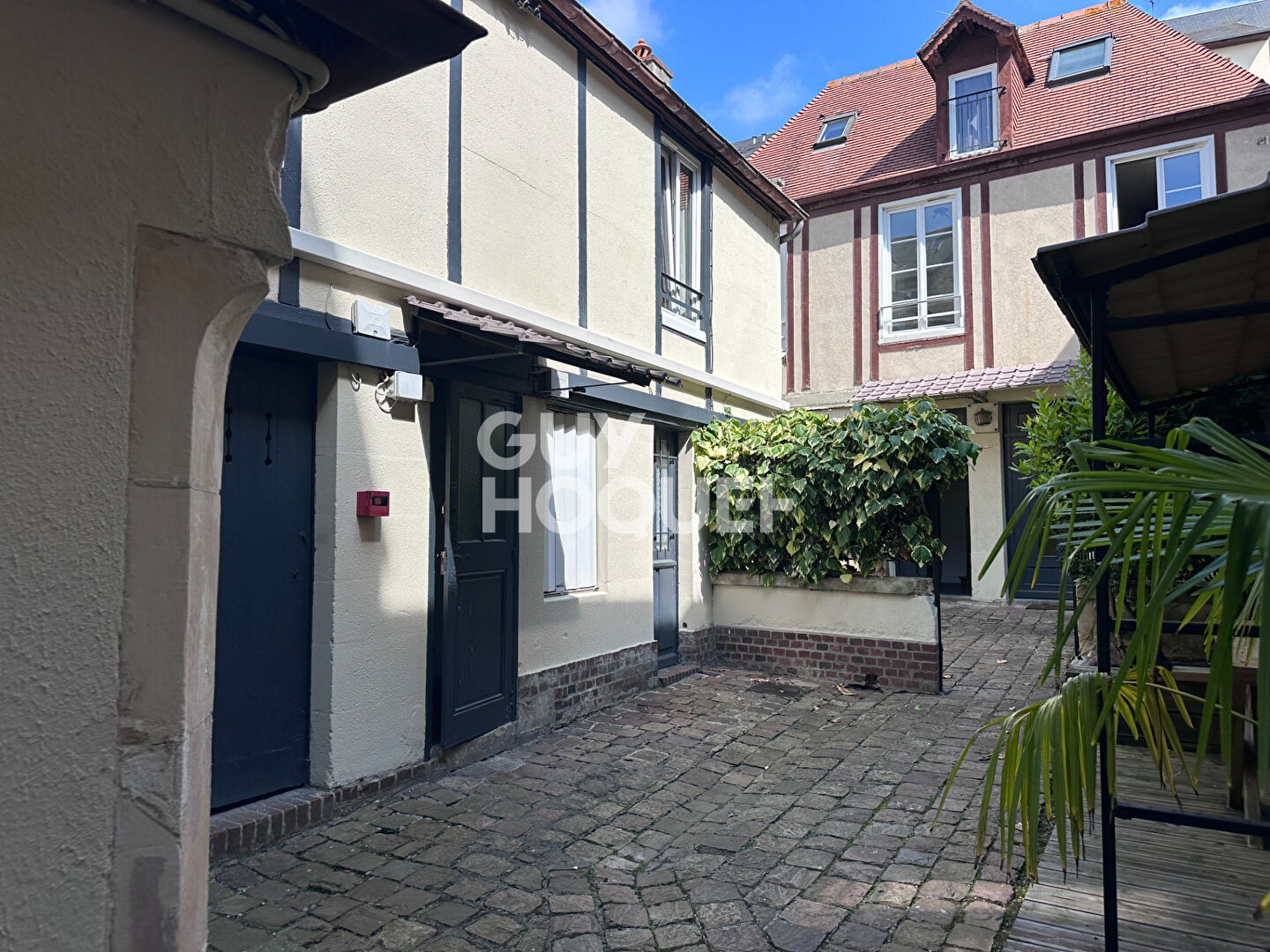 APPARTEMENT A LOUER CAEN - : PLACE DES PETITES BOUCHERIES - 510,48  CC
