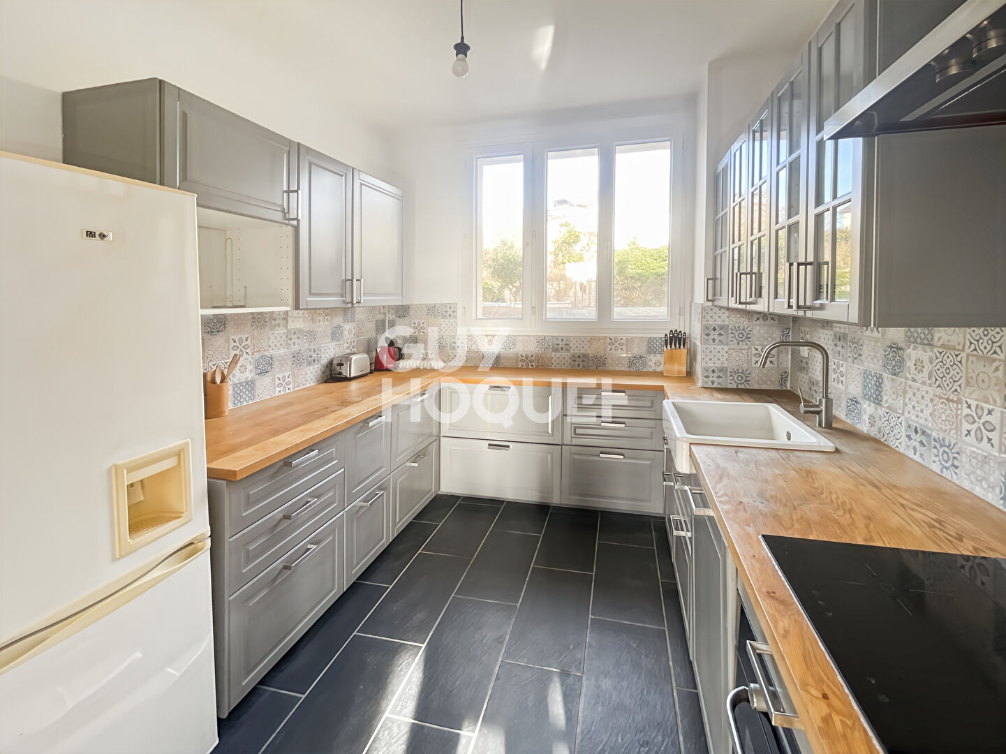 GRAND T3 MEUBLÉ  86 m²  CENTRE-VILLE CAEN