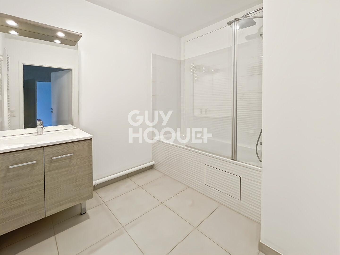 T3 AVEC BALCON - CAEN RIVE DROITE