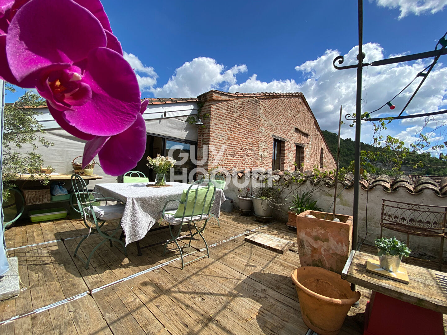 Exceptionnel, duplex avec terrasse et vue panoramique sur la ville, un air d'Italie...