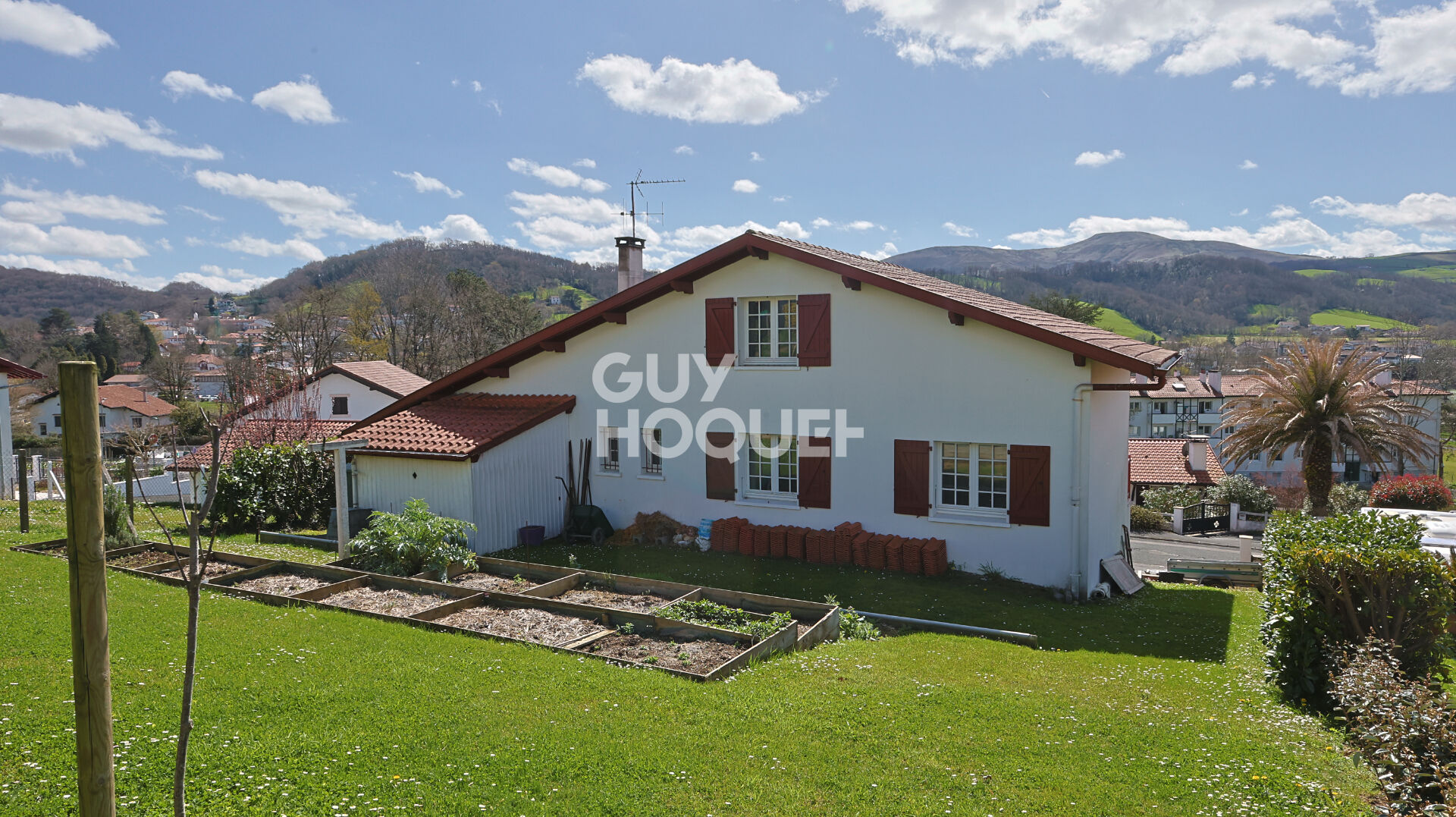 Maison Hasparren centre avec jardin et sous-sol