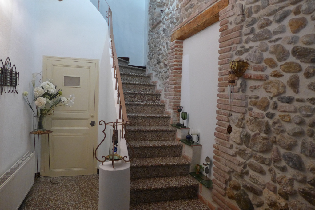 TROUILLAS (66300), maison de ville de charme, 5 pièces avec garage.