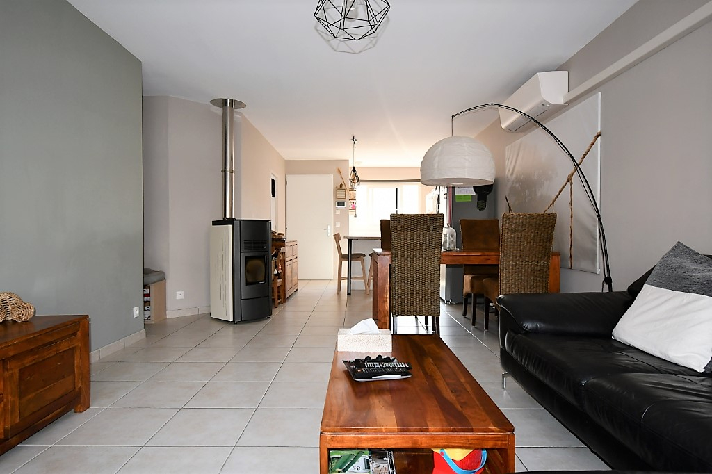 PIA, maison 2 faces de plain pied, 4 pièces avec garage et jardin.