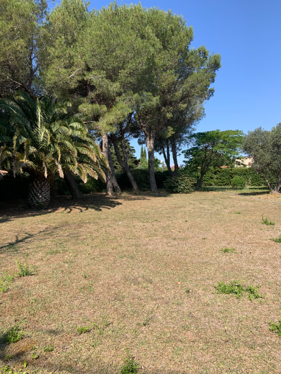 CANOHES, terrain à bâtir d'une surface de 854 m²