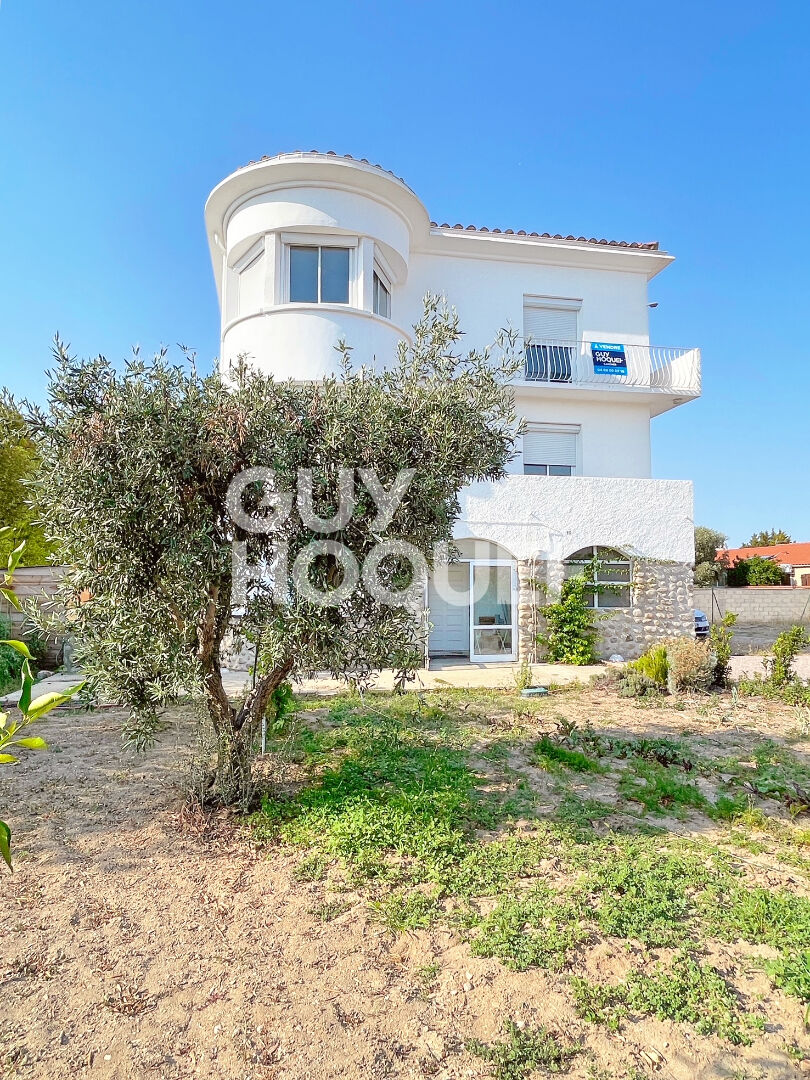 TOULOUGES immeuble 4 faces, 3 appartements, un garage + terrain encore constructible