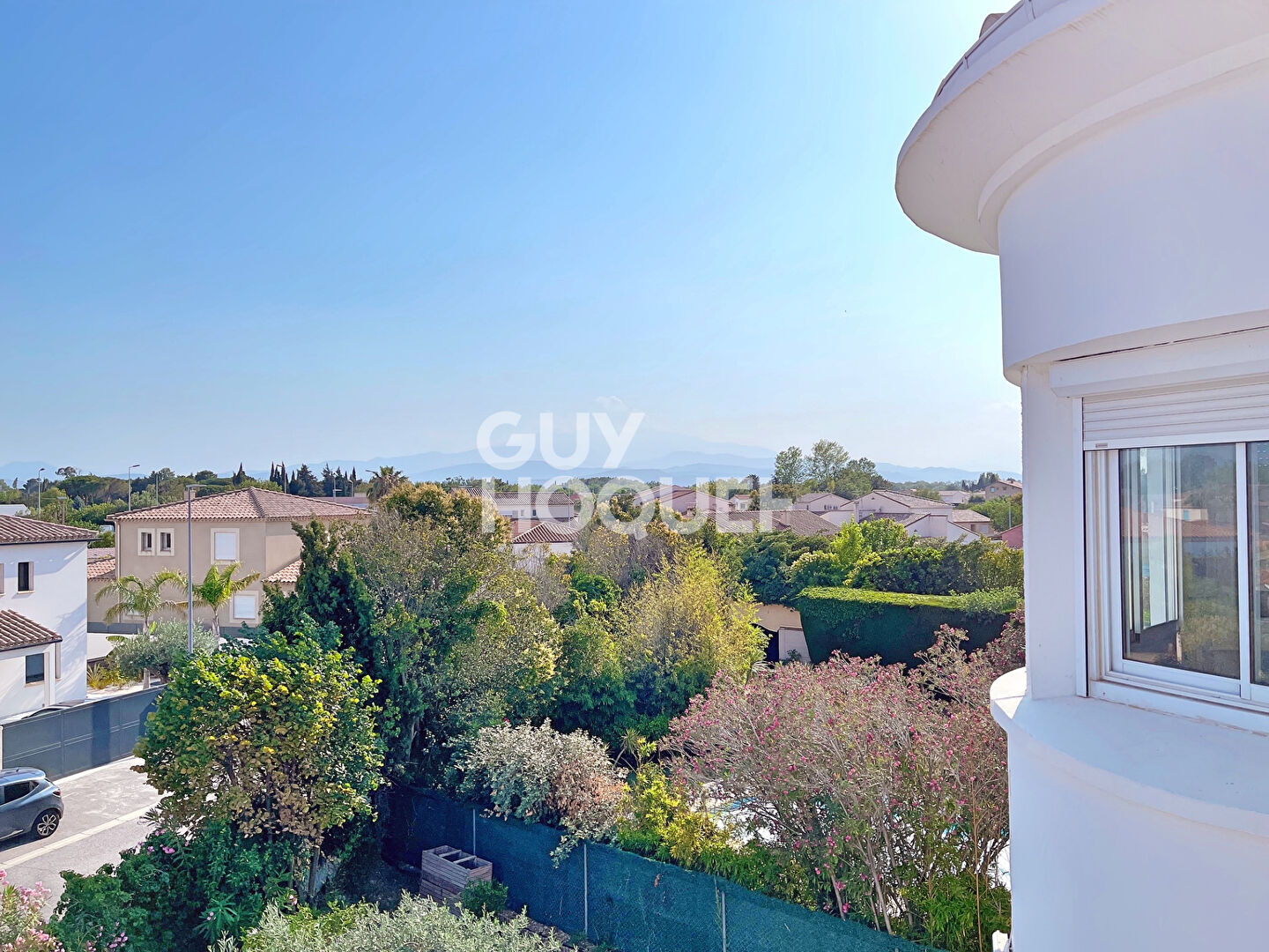 TOULOUGES immeuble 4 faces, 3 appartements, un garage + terrain encore constructible