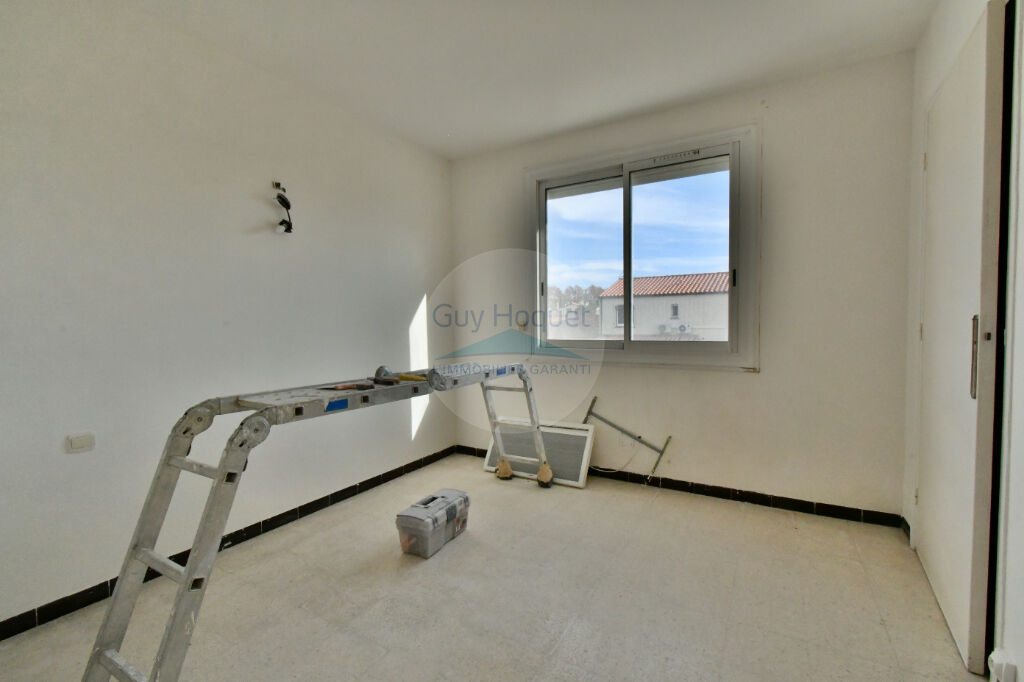 TOULOUGES immeuble 4 faces, 3 appartements, un garage + terrain encore constructible