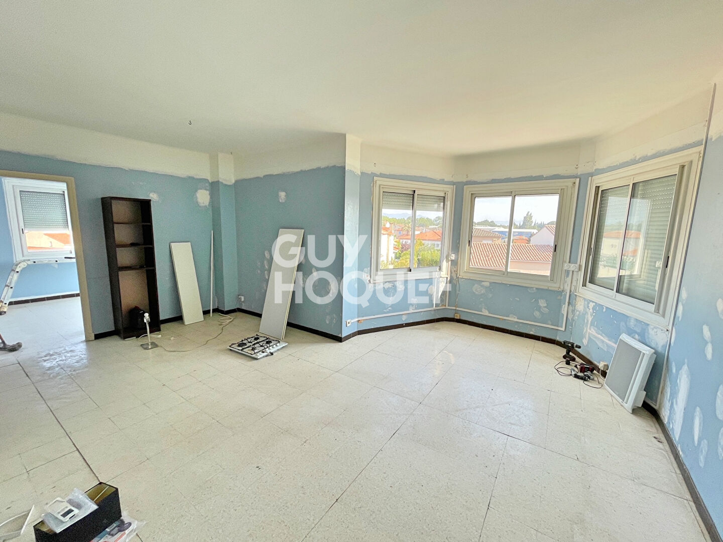 TOULOUGES immeuble 4 faces, 3 appartements, un garage + terrain encore constructible