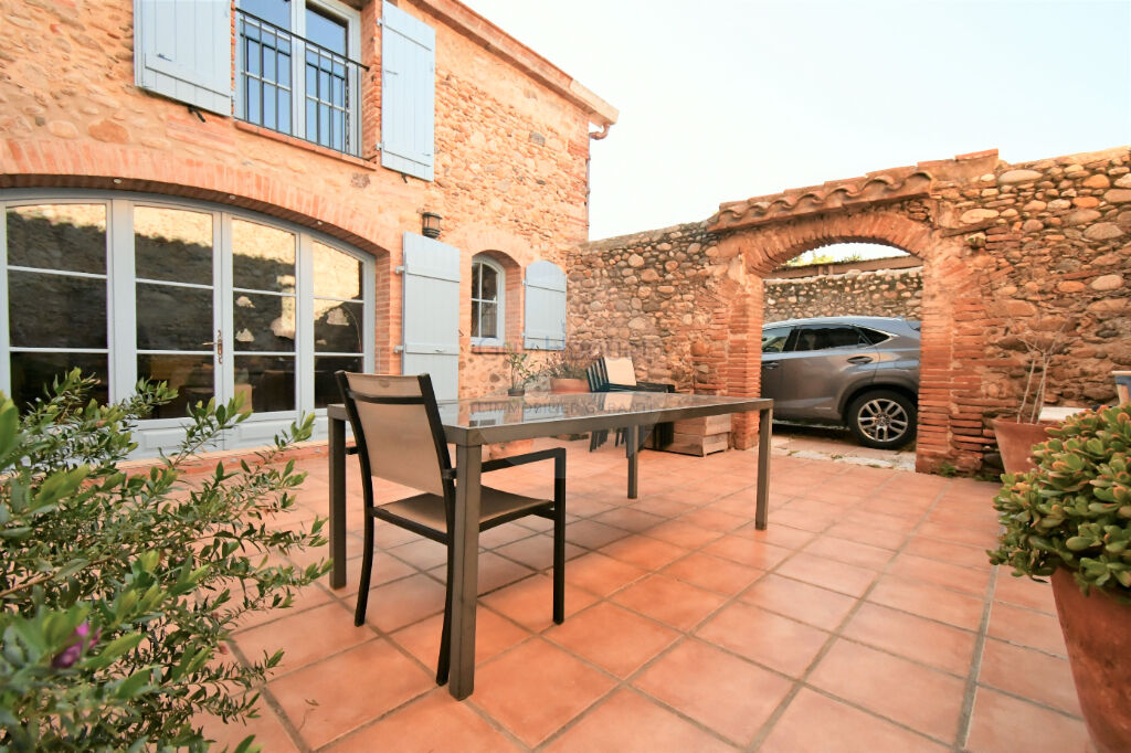 LE SOLER Maison de caractère, 130 m² avec piscine et garage.