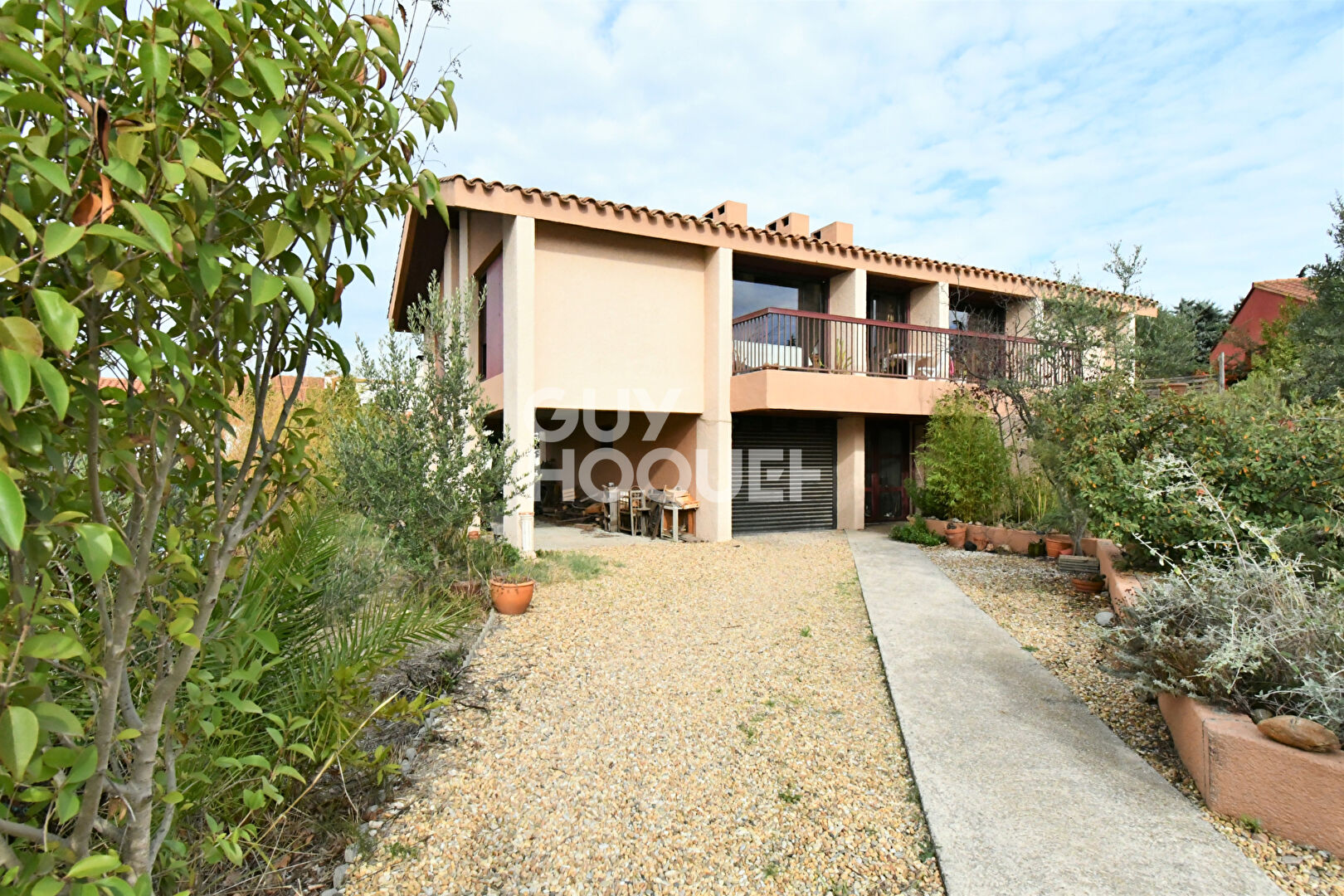 CABESTANY, maison d'architecte 4 faces, 5 pièces avec garage.