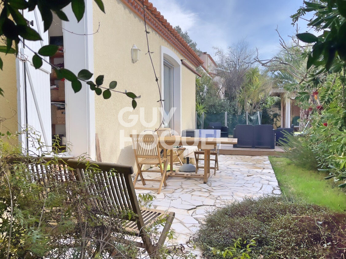 Maison à vendre à Canohès, 4 faces, 3 chambres, garage, piscine, dépendance