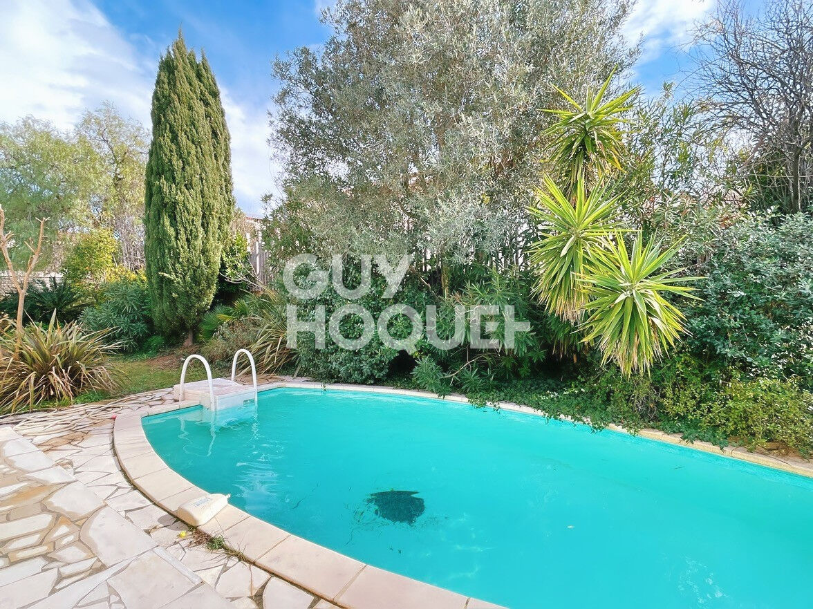 Maison à vendre à Canohès, 4 faces, 3 chambres, garage, piscine, dépendance