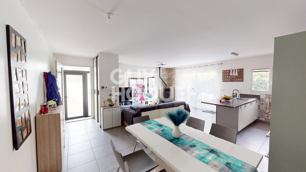 CANOHES Maison récente 3 faces de plain pied, 4 pièces avec garage et piscine.