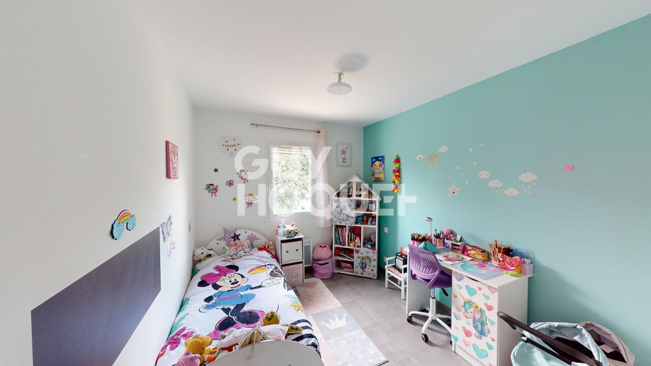 CANOHES Maison récente 3 faces de plain pied, 4 pièces avec garage et piscine.