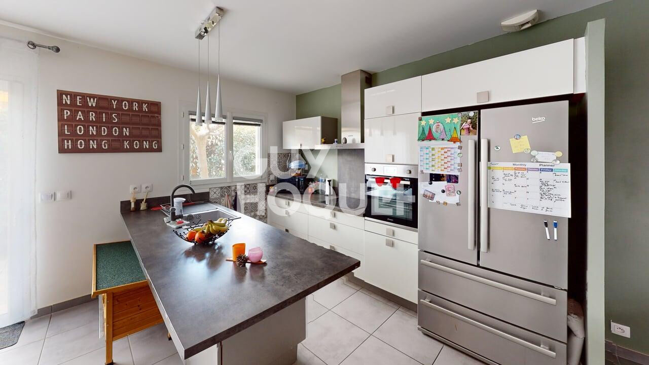 CANOHES Maison récente 3 faces de plain pied, 4 pièces avec garage et piscine.