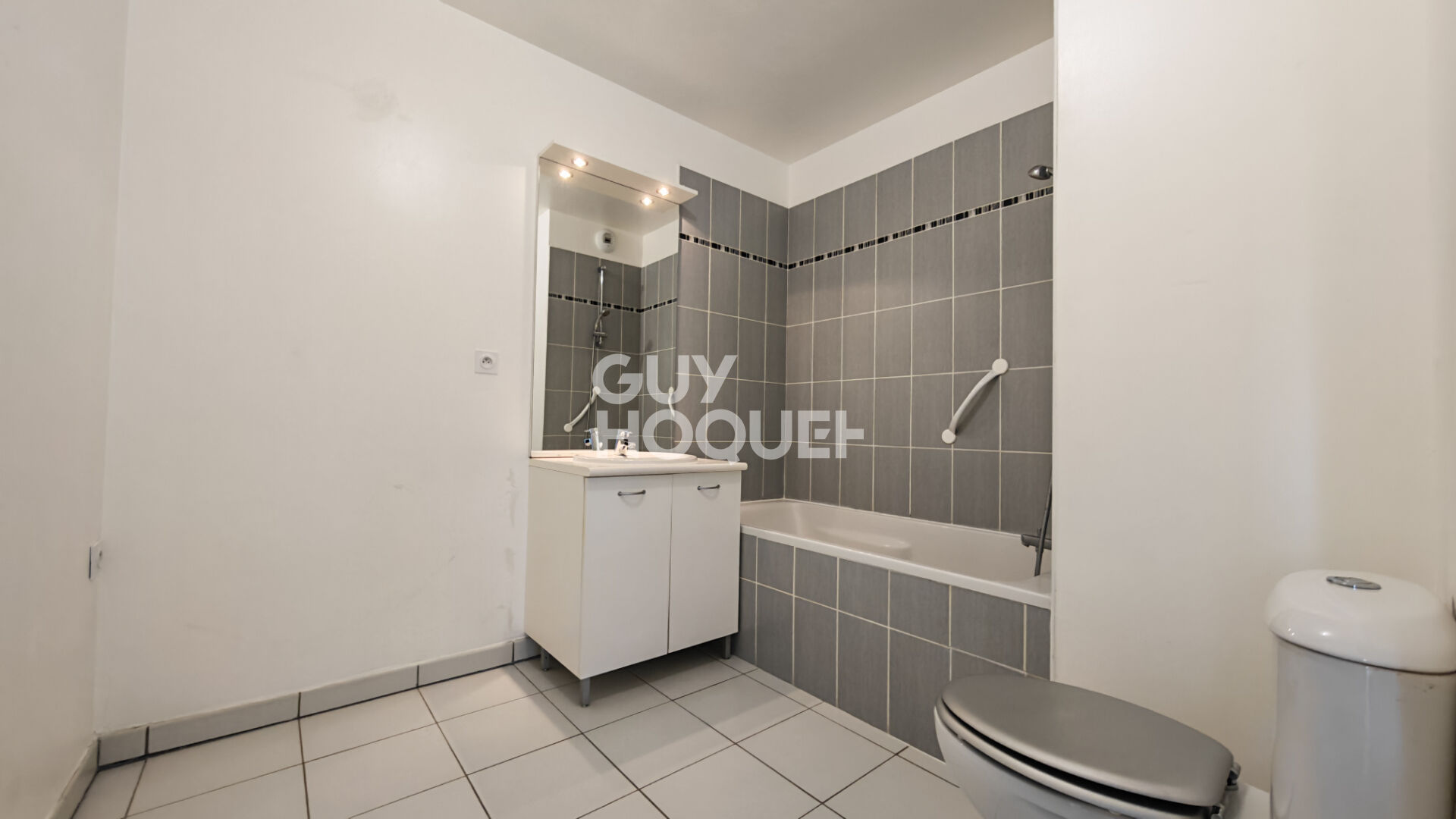 A vendre à Canohès, Appartement 2 pièces avec terrasse et parking. Résidence avec ascenceur.