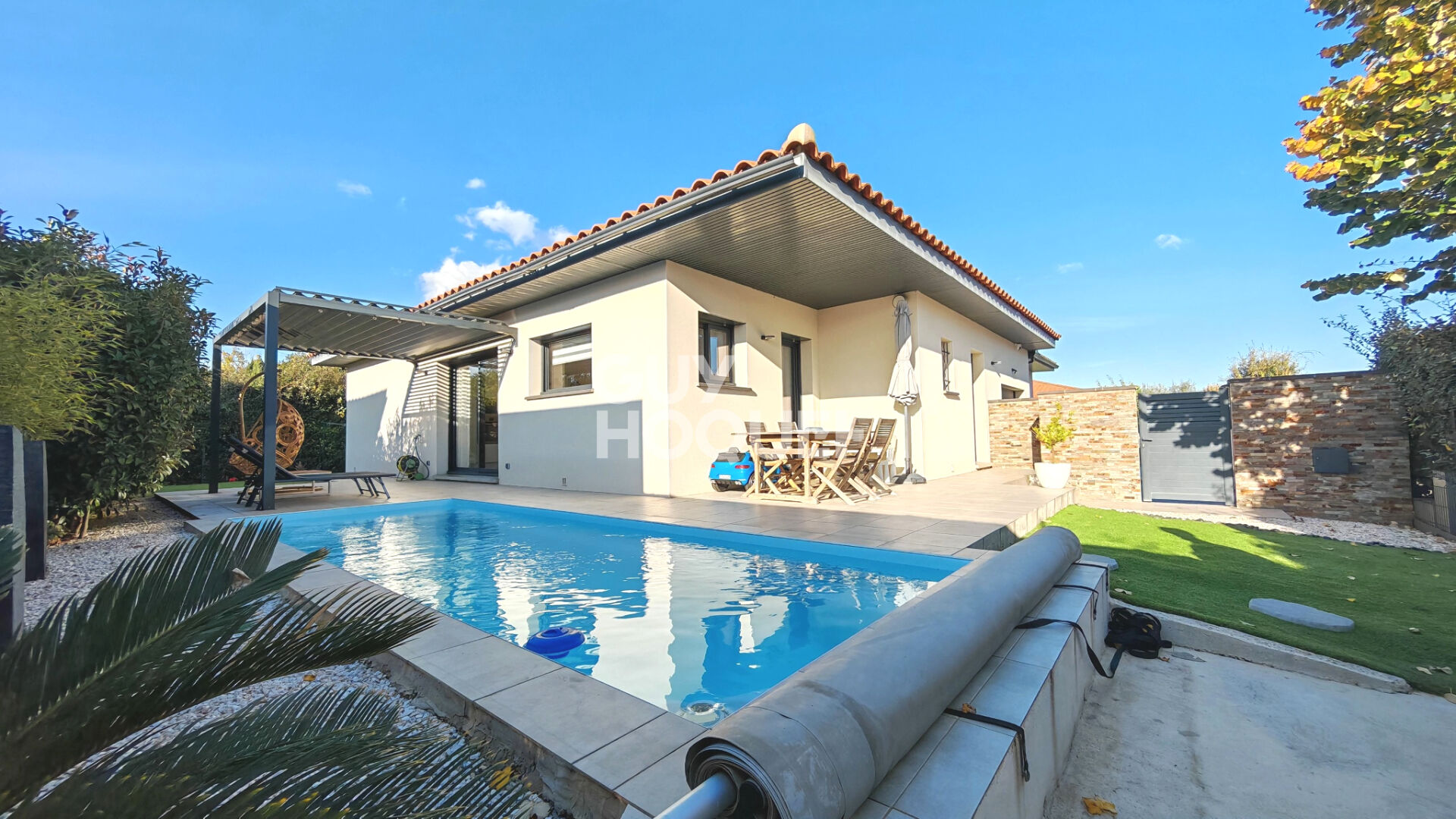 CANOHES Maison récente 3 faces de plain pied, 4 pièces avec garage et piscine.