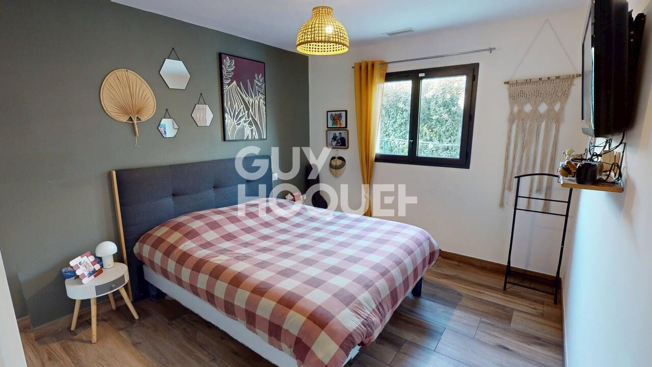 CANOHES Maison récente 3 faces de plain pied, 4 pièces avec garage et piscine.